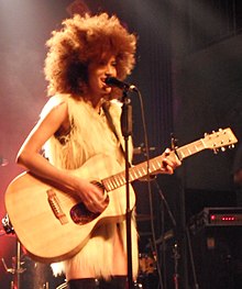 How tall is Andy Allo?